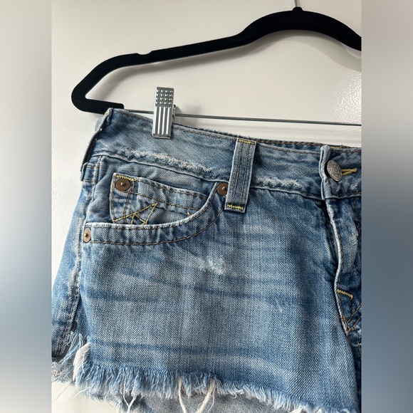 True Religion Bobby Cutoff Distressed Denim low rise Shorts Light Wash Frayed 30 - Picture 9 of 12